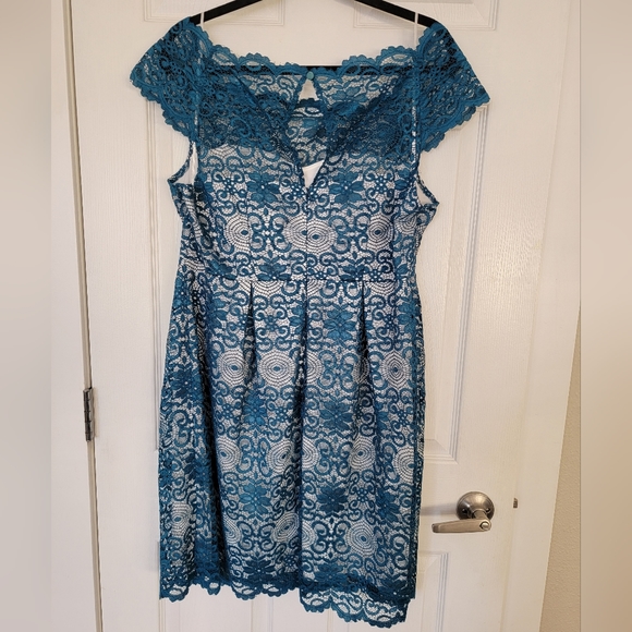 Liza Luxe dress, size 1X, teal lace over white - Picture 2 of 5